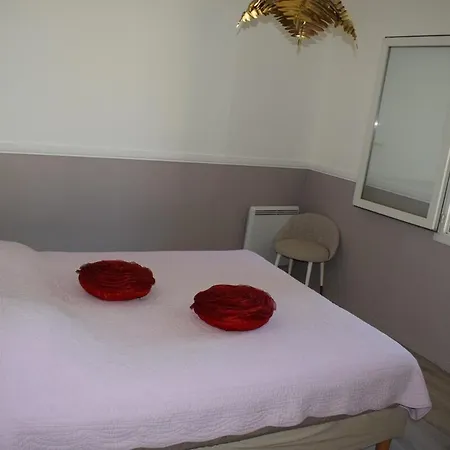 Holiday home Maison Climatisee - Vallee Du Tarn - Bord D'eau *